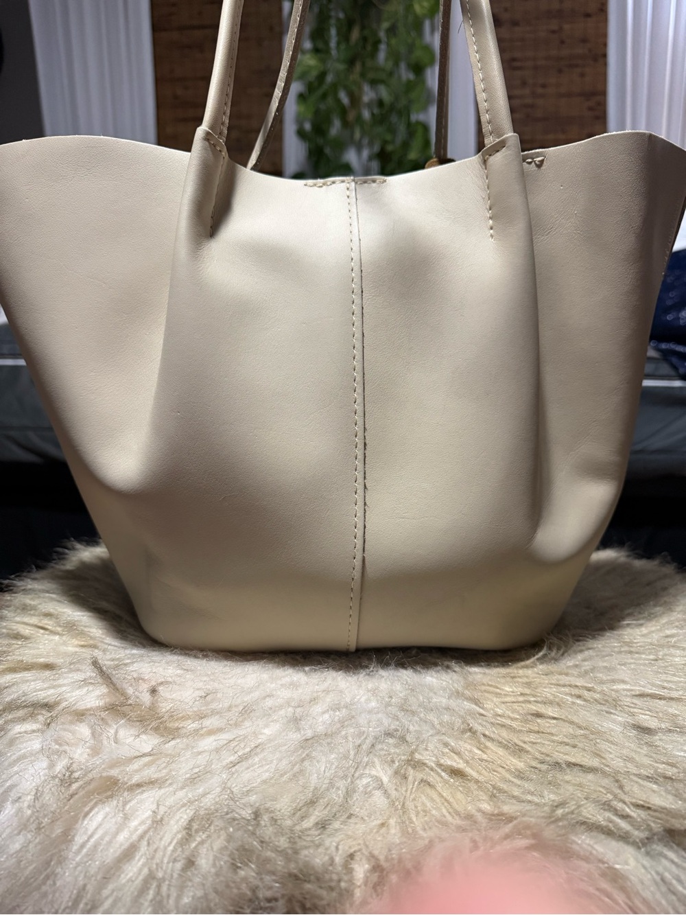 Portland Leather Large Bone Devan Bucket Tote Bag with Lily Tassel - Picture 2 of 3